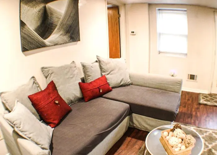 1 Bed Apt - Amazing Location 1 Block To Carson St